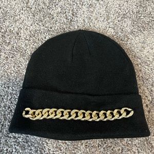 Brand new beanie with the gold chain